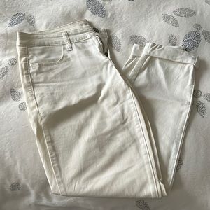 White pants from American Eagle size 8R.
